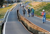 为什么地震后公路都是从中间裂开的呢