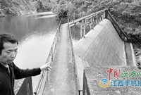 水库变水电站，良田和房屋被淹