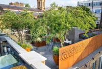 一个漂亮的屋顶空中花园设计